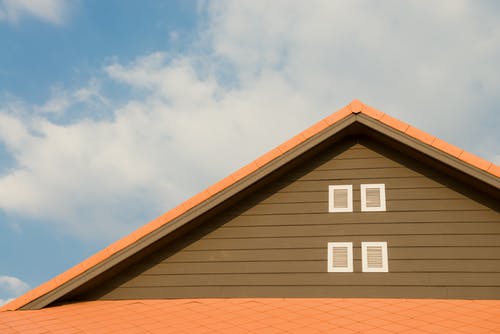 A Complete Guide to Perks of Hiring a Professional Roof Contractor